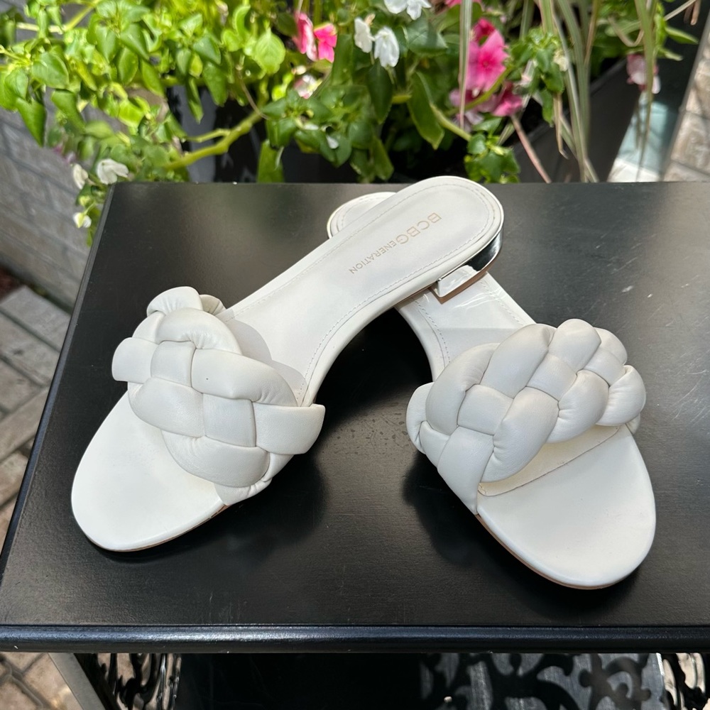 NWOT BCBGeneration sandal slides